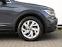 Volkswagen Tiguan 1.5 TSI Life Business 150PK DSG | Navigatie | Trekhaak | Led | Camera | Parkeersensoren