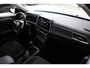 Volkswagen T-Roc 1.0 TSI Style Navigatie | Climate Control | Stoel en stuurverwarming | Standkachel | Parkassist