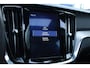 Volvo V60 2.0 T4 R-Design | Panoramadak | Semi elektrische trekhaak | Adaptieve cruise control | Standkachel | Stoelverwarming | Stuurwielverwarming | Apple Carplay | Android Auto | Bestuurdersstoel met geheugenfunctie