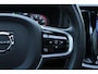 Volvo V60 2.0 T4 R-Design | Panoramadak | Semi elektrische trekhaak | Adaptieve cruise control | Standkachel | Stoelverwarming | Stuurwielverwarming | Apple Carplay | Android Auto | Bestuurdersstoel met geheugenfunctie