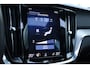 Volvo V60 2.0 T4 R-Design | Panoramadak | Semi elektrische trekhaak | Adaptieve cruise control | Standkachel | Stoelverwarming | Stuurwielverwarming | Apple Carplay | Android Auto | Bestuurdersstoel met geheugenfunctie