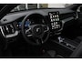Volvo XC60 T6 Plug-in hybrid AWD Plus Black Edition | Panoramadak | 360º Camera | Elek. bedienbare voorstoelen met geheugen | Keyless entry | Adaptive cruise control | Pilot assist | Verwambaar stuurwiel | Verwarmbare voorstoelen | Achterbank verwarmbaar | Blind spot | Elektrische achterklep | Google Infotainment | 21" Lichtmetalen Wielen | Harman Kardon Audio |