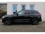 Volvo XC60 T6 Plug-in hybrid AWD Plus Black Edition | Panoramadak | 360º Camera | Elek. bedienbare voorstoelen met geheugen | Keyless entry | Adaptive cruise control | Pilot assist | Verwambaar stuurwiel | Verwarmbare voorstoelen | Achterbank verwarmbaar | Blind spot | Elektrische achterklep | Google Infotainment | 21" Lichtmetalen Wielen | Harman Kardon Audio |