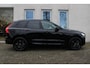 Volvo XC60 T6 Plug-in hybrid AWD Plus Black Edition | Panoramadak | 360º Camera | Elek. bedienbare voorstoelen met geheugen | Keyless entry | Adaptive cruise control | Pilot assist | Verwambaar stuurwiel | Verwarmbare voorstoelen | Achterbank verwarmbaar | Blind spot | Elektrische achterklep | Google Infotainment | 21" Lichtmetalen Wielen | Harman Kardon Audio |