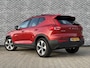Volvo XC40 2.0 B4 Plus Dark | Trekhaak | Adaptive cruise control | Harman Kardon audio | Verwarmbare voorruit | Dode hoek detectie BLIS | Stoel- en stuurwielverwarming |