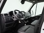 Renault Master T35 2.3 dCi 135 L3H2 Work Edition | Navigatie | Airco | Parkeersensoren Achter | Achteruitrijcamera | Cruise Control & Snelheidsbegrenzer | Lederen Bekleding