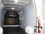 Renault Master T35 2.3 dCi 135 L3H2 Work Edition | Navigatie | Airco | Parkeersensoren Achter | Achteruitrijcamera | Cruise Control & Snelheidsbegrenzer | Lederen Bekleding