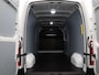Renault Master T35 2.3 dCi 135 L3H2 Work Edition | Navigatie | Airco | Parkeersensoren Achter | Achteruitrijcamera | Cruise Control & Snelheidsbegrenzer | Lederen Bekleding