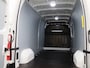 Renault Master T35 2.3 dCi 135 L3H2 Work Edition | Navigatie | Airco | Parkeersensoren Achter | Achteruitrijcamera | Cruise Control & Snelheidsbegrenzer | Lederen Bekleding