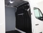 Renault Master T35 2.3 dCi 135 L3H2 Work Edition | Navigatie | Airco | Parkeersensoren Achter | Achteruitrijcamera | Cruise Control & Snelheidsbegrenzer | Lederen Bekleding