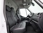 Renault Master T35 2.3 dCi 135 L3H2 Work Edition | Navigatie | Airco | Parkeersensoren Achter | Achteruitrijcamera | Cruise Control & Snelheidsbegrenzer | Lederen Bekleding