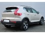 Volvo XC40 2.0 B4 Plus Dark | Lichtmetalen Velgen 6-Spaaks 18" |Premium Audio by Harman Kardon | Electronic Climate Controle | Voorstoelen + Stuurwiel Verwarmend | Keyless Entry + Keyless Start | Google Navigatiesysteem Full Map | Park Assist Voor + Achter |