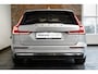 Volvo V60 T6 Plug-in hybrid AWD Essential Bright | Stoelverwarming | Adaptive Cruise Control | BLIS | Parkeersensoren voor + achter | Stoelverwarming | Stuurwielverwarming | Parkeercamera | Google Infotainment | Electrische wegklapbare Trekhaak