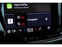 Volvo V60 T6 Plug-in hybrid AWD Essential Bright | Stoelverwarming | Adaptive Cruise Control | BLIS | Parkeersensoren voor + achter | Stoelverwarming | Stuurwielverwarming | Parkeercamera | Google Infotainment | Electrische wegklapbare Trekhaak