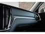 Volvo V60 T6 Plug-in hybrid AWD Essential Bright | Stoelverwarming | Adaptive Cruise Control | BLIS | Parkeersensoren voor + achter | Stoelverwarming | Stuurwielverwarming | Parkeercamera | Google Infotainment | Electrische wegklapbare Trekhaak