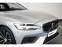 Volvo V60 T6 Plug-in hybrid AWD Essential Bright | Stoelverwarming | Adaptive Cruise Control | BLIS | Parkeersensoren voor + achter | Stoelverwarming | Stuurwielverwarming | Parkeercamera | Google Infotainment | Electrische wegklapbare Trekhaak