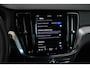 Volvo V60 T6 Plug-in hybrid AWD Essential Bright | Stoelverwarming | Adaptive Cruise Control | BLIS | Parkeersensoren voor + achter | Stoelverwarming | Stuurwielverwarming | Parkeercamera | Google Infotainment | Electrische wegklapbare Trekhaak