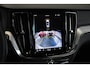 Volvo V60 T6 Plug-in hybrid AWD Essential Bright | Stoelverwarming | Adaptive Cruise Control | BLIS | Parkeersensoren voor + achter | Stoelverwarming | Stuurwielverwarming | Parkeercamera | Google Infotainment | Electrische wegklapbare Trekhaak