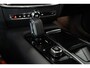 Volvo V60 T6 Plug-in hybrid AWD Essential Bright | Stoelverwarming | Adaptive Cruise Control | BLIS | Parkeersensoren voor + achter | Stoelverwarming | Stuurwielverwarming | Parkeercamera | Google Infotainment | Electrische wegklapbare Trekhaak