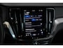 Volvo V60 T6 Plug-in hybrid AWD Essential Bright | Stoelverwarming | Adaptive Cruise Control | BLIS | Parkeersensoren voor + achter | Stoelverwarming | Stuurwielverwarming | Parkeercamera | Google Infotainment | Electrische wegklapbare Trekhaak