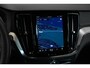 Volvo V60 T6 Plug-in hybrid AWD Essential Bright | Stoelverwarming | Adaptive Cruise Control | BLIS | Parkeersensoren voor + achter | Stoelverwarming | Stuurwielverwarming | Parkeercamera | Google Infotainment | Electrische wegklapbare Trekhaak