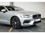 Volvo V60 T6 Plug-in hybrid AWD Essential Bright | Stoelverwarming | Adaptive Cruise Control | BLIS | Parkeersensoren voor + achter | Stoelverwarming | Stuurwielverwarming | Parkeercamera | Google Infotainment | Electrische wegklapbare Trekhaak