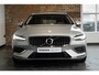 Volvo V60 T6 Plug-in hybrid AWD Essential Bright | Stoelverwarming | Adaptive Cruise Control | BLIS | Parkeersensoren voor + achter | Stoelverwarming | Stuurwielverwarming | Parkeercamera | Google Infotainment | Electrische wegklapbare Trekhaak