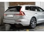 Volvo V60 T6 Plug-in hybrid AWD Essential Bright | Stoelverwarming | Adaptive Cruise Control | BLIS | Parkeersensoren voor + achter | Stoelverwarming | Stuurwielverwarming | Parkeercamera | Google Infotainment | Electrische wegklapbare Trekhaak