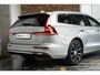 Volvo V60 T6 Plug-in hybrid AWD Essential Bright | Stoelverwarming | Adaptive Cruise Control | BLIS | Parkeersensoren voor + achter | Stoelverwarming | Stuurwielverwarming | Parkeercamera | Google Infotainment | Electrische wegklapbare Trekhaak