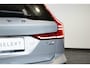 Volvo V60 T6 Plug-in hybrid AWD Essential Bright | Stoelverwarming | Adaptive Cruise Control | BLIS | Parkeersensoren voor + achter | Stoelverwarming | Stuurwielverwarming | Parkeercamera | Google Infotainment | Electrische wegklapbare Trekhaak