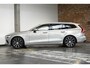 Volvo V60 T6 Plug-in hybrid AWD Essential Bright | Stoelverwarming | Adaptive Cruise Control | BLIS | Parkeersensoren voor + achter | Stoelverwarming | Stuurwielverwarming | Parkeercamera | Google Infotainment | Electrische wegklapbare Trekhaak