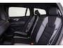 Volvo V60 T6 Recharge AWD Plus Dark - IntelliSafe Assist & Surround - 360º Camera - Harman/Kardon audio - Verwarmde voorstoelen, stuur & achterbank - Parkeersensoren voor & achter - Elektr. bedienb. voorstoelen met geheugen - Elektr. inklapbare trekhaak - 18' LMV