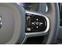 Volvo XC90 T8 Recharge AWD Ultra Dark - Luchtvering - Panorama/schuifdak - IntelliSafe Assist & Surround - 360º Camera - Harman/Kardon audio - Adaptieve LED koplampen - Verwarmde voorstoelen, stuur & achterbank - Parkeersensoren voor & achter - Elektr. bedienb. voorstoelen met geheugen - Geventileerde voorstoelen - Head up display - Draadloze tel. lader - Extra getint glas - Elektr. inklapbare trekhaak - 20' LMV