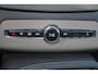 Volvo XC90 T8 Recharge AWD Ultra Dark - Luchtvering - Panorama/schuifdak - IntelliSafe Assist & Surround - 360º Camera - Harman/Kardon audio - Adaptieve LED koplampen - Verwarmde voorstoelen, stuur & achterbank - Parkeersensoren voor & achter - Elektr. bedienb. voorstoelen met geheugen - Geventileerde voorstoelen - Head up display - Draadloze tel. lader - Extra getint glas - Elektr. inklapbare trekhaak - 20' LMV