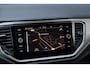Volkswagen T-Roc 1.0 TSI 110pk Style Business Virtual Cockpit Parkeersensoren Navigatie ACC CarPlay NL-Auto!