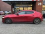 Mazda 3 2.0 e-SkyActiv-X M Hybrid 180 Luxury // 360 CAMERA // LEDER // ELEK.STOEL+GEHEUGEN // HEAD-UP DISPLAY // DODEHOEK // FULL LED //