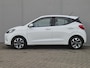 Hyundai i10 1.0 Premium 5-zits Automaat / Fabrieksgarantie tot 04-2030 / Dealer onderhouden / Apple Carplay Android Auto / Achteruitrijcamera / Airco / Cruise control / Parkeersensoren achter /