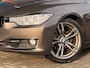 BMW 3-Serie 320i High Executive | Harman/Kardon | Leder | V + A Parkeersensoren | Schakelflippers |