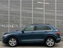 Volkswagen Tiguan 1.4 TSI eHybrid R-Line Business+ / Pano / Head-up / Camera / Parkeersensoren V+A / Navigatie / App connect / Zwenkbare trekhaak /