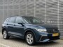 Volkswagen Tiguan 1.4 TSI eHybrid R-Line Business+ / Pano / Head-up / Camera / Parkeersensoren V+A / Navigatie / App connect / Zwenkbare trekhaak /