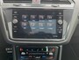 Volkswagen Tiguan 1.4 TSI eHybrid R-Line Business+ / Pano / Head-up / Camera / Parkeersensoren V+A / Navigatie / App connect / Zwenkbare trekhaak /