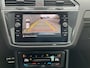 Volkswagen Tiguan 1.4 TSI eHybrid R-Line Business+ / Pano / Head-up / Camera / Parkeersensoren V+A / Navigatie / App connect / Zwenkbare trekhaak /