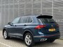 Volkswagen Tiguan 1.4 TSI eHybrid R-Line Business+ / Pano / Head-up / Camera / Parkeersensoren V+A / Navigatie / App connect / Zwenkbare trekhaak /