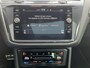 Volkswagen Tiguan 1.4 TSI eHybrid R-Line Business+ / Pano / Head-up / Camera / Parkeersensoren V+A / Navigatie / App connect / Zwenkbare trekhaak /