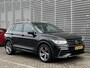 Volkswagen Tiguan 1.5 TSI R-Line / Digitaal dashboard / Navigatie / App connect / Camera / PDC V+A / Lichtmetaal 19 inch /