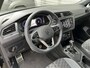 Volkswagen Tiguan 1.5 TSI R-Line / Digitaal dashboard / Navigatie / App connect / Camera / PDC V+A / Lichtmetaal 19 inch /
