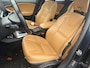 Volvo V40 2.0 T2 Nordic+ | Trekhaak | Camera | Elektrisch verstelbare stoel met geheugen | Keyless Entry/start | Parkeersensoren V+A | DAB | Panoramadak | Leder |