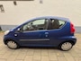 Peugeot 107 1.0-12V XS 3 deurs met een zeer nette kilometerstand