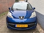 Peugeot 107 1.0-12V XS 3 deurs met een zeer nette kilometerstand