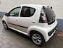 Citroën C1 1.0 Exclusive 4 deurs uit 2012 beschikt over diverse opties zoals airco en bluetooth en 2 sleutels